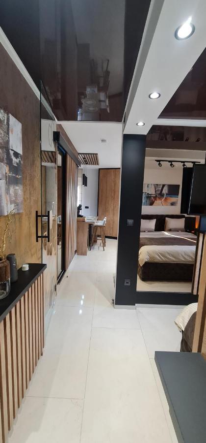 Design Apartment Platinium Spa Lux 5 Star "Havana" Completely Private Wellness & Spa Free Included Sauna & Jacuzzi & Salt Wall & Fire Place & 3D Ceilings & Business Wifi & Netflix & Keyless Code Entry & Full Smart App & Secure 2 Parking Place Чуприя Екстер'єр фото