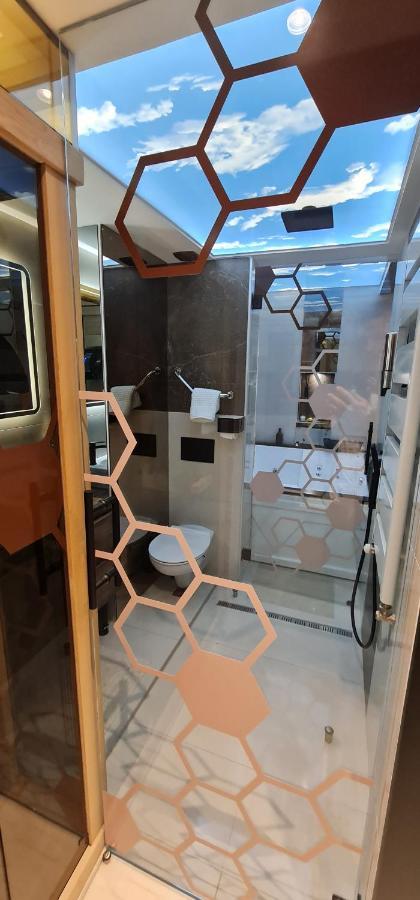 Design Apartment Platinium Spa Lux 5 Star "Havana" Completely Private Wellness & Spa Free Included Sauna & Jacuzzi & Salt Wall & Fire Place & 3D Ceilings & Business Wifi & Netflix & Keyless Code Entry & Full Smart App & Secure 2 Parking Place Чуприя Екстер'єр фото