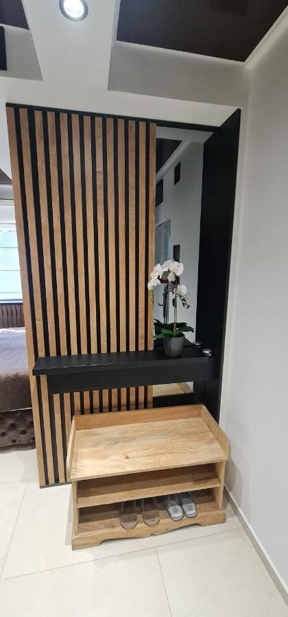Design Apartment Platinium Spa Lux 5 Star "Havana" Completely Private Wellness & Spa Free Included Sauna & Jacuzzi & Salt Wall & Fire Place & 3D Ceilings & Business Wifi & Netflix & Keyless Code Entry & Full Smart App & Secure 2 Parking Place Чуприя Екстер'єр фото