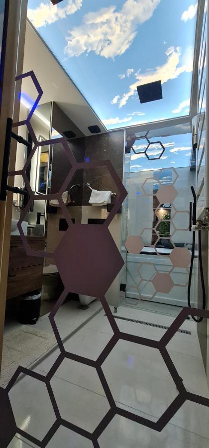 Design Apartment Platinium Spa Lux 5 Star "Havana" Completely Private Wellness & Spa Free Included Sauna & Jacuzzi & Salt Wall & Fire Place & 3D Ceilings & Business Wifi & Netflix & Keyless Code Entry & Full Smart App & Secure 2 Parking Place Чуприя Екстер'єр фото