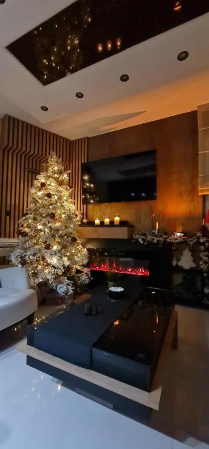 Design Apartment Platinium Spa Lux 5 Star "Havana" Completely Private Wellness & Spa Free Included Sauna & Jacuzzi & Salt Wall & Fire Place & 3D Ceilings & Business Wifi & Netflix & Keyless Code Entry & Full Smart App & Secure 2 Parking Place Чуприя Екстер'єр фото
