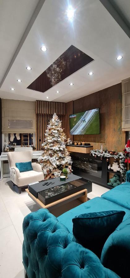 Design Apartment Platinium Spa Lux 5 Star "Havana" Completely Private Wellness & Spa Free Included Sauna & Jacuzzi & Salt Wall & Fire Place & 3D Ceilings & Business Wifi & Netflix & Keyless Code Entry & Full Smart App & Secure 2 Parking Place Чуприя Екстер'єр фото