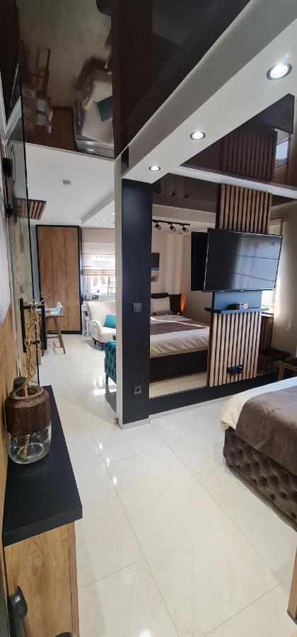 Design Apartment Platinium Spa Lux 5 Star "Havana" Completely Private Wellness & Spa Free Included Sauna & Jacuzzi & Salt Wall & Fire Place & 3D Ceilings & Business Wifi & Netflix & Keyless Code Entry & Full Smart App & Secure 2 Parking Place Чуприя Екстер'єр фото