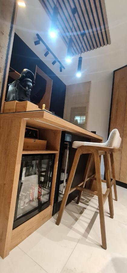 Design Apartment Platinium Spa Lux 5 Star "Havana" Completely Private Wellness & Spa Free Included Sauna & Jacuzzi & Salt Wall & Fire Place & 3D Ceilings & Business Wifi & Netflix & Keyless Code Entry & Full Smart App & Secure 2 Parking Place Чуприя Екстер'єр фото