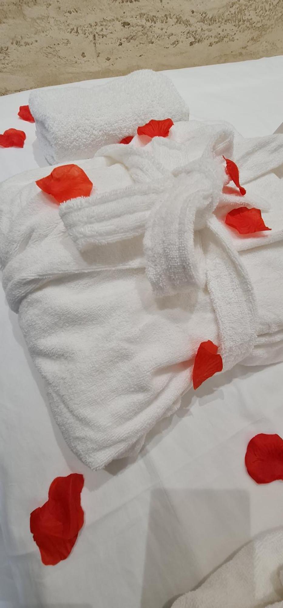 Design Apartment Platinium Spa Lux 5 Star "Havana" Completely Private Wellness & Spa Free Included Sauna & Jacuzzi & Salt Wall & Fire Place & 3D Ceilings & Business Wifi & Netflix & Keyless Code Entry & Full Smart App & Secure 2 Parking Place Чуприя Екстер'єр фото