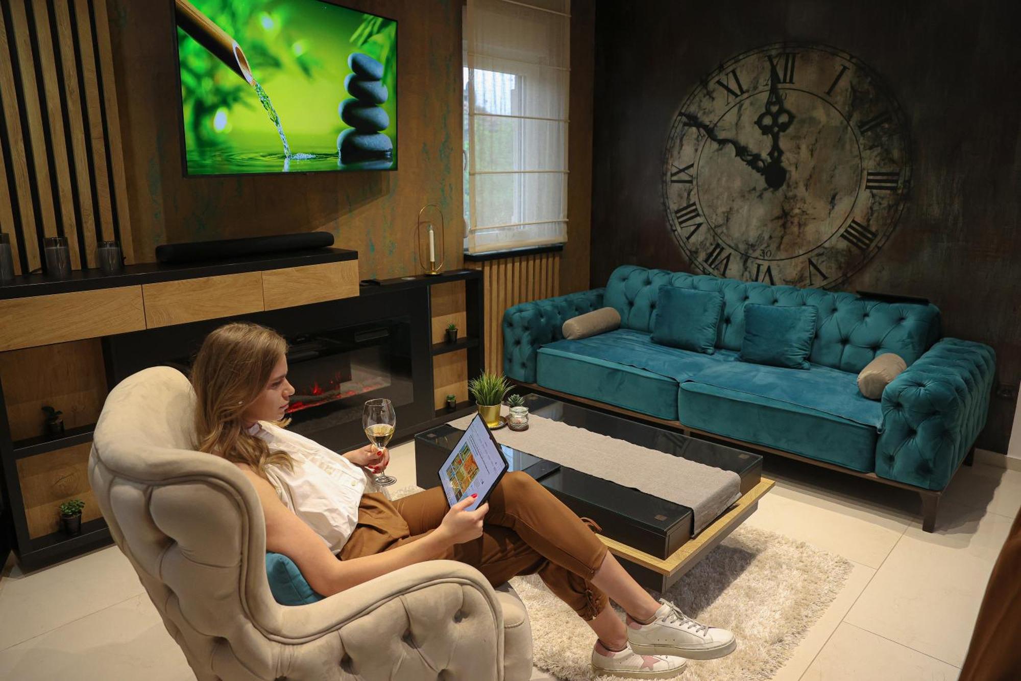 Design Apartment Platinium Spa Lux 5 Star "Havana" Completely Private Wellness & Spa Free Included Sauna & Jacuzzi & Salt Wall & Fire Place & 3D Ceilings & Business Wifi & Netflix & Keyless Code Entry & Full Smart App & Secure 2 Parking Place Чуприя Екстер'єр фото