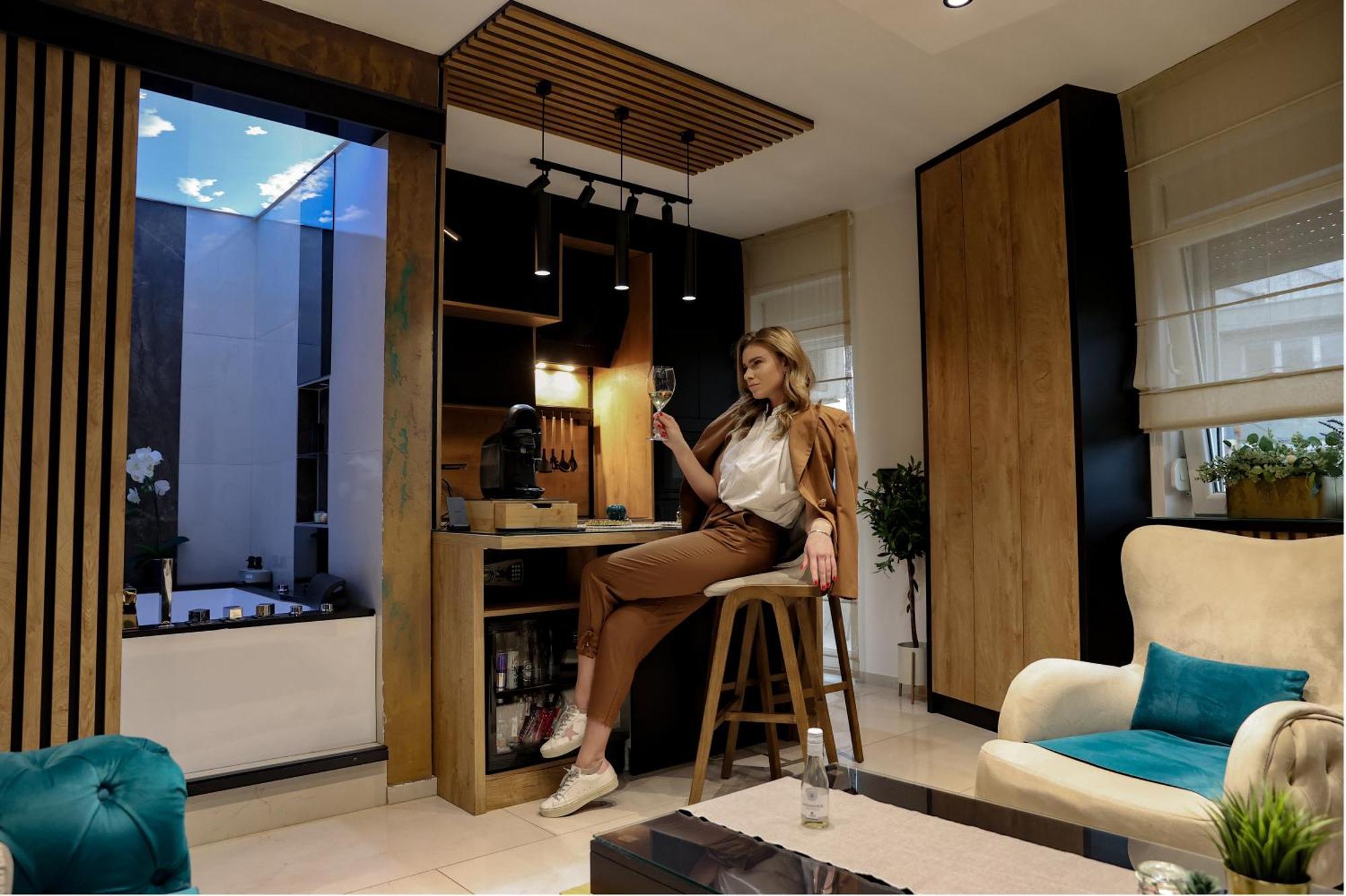 Design Apartment Platinium Spa Lux 5 Star "Havana" Completely Private Wellness & Spa Free Included Sauna & Jacuzzi & Salt Wall & Fire Place & 3D Ceilings & Business Wifi & Netflix & Keyless Code Entry & Full Smart App & Secure 2 Parking Place Чуприя Екстер'єр фото